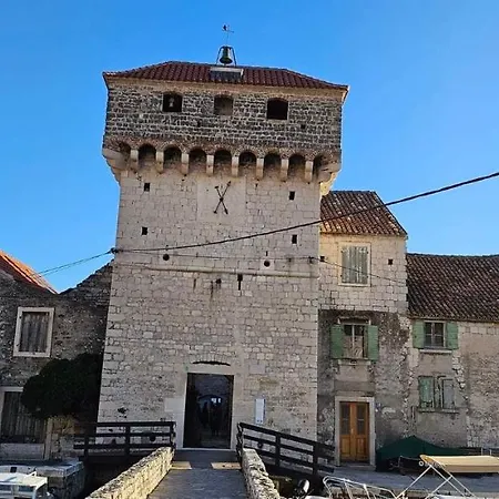 Le-lu Kastela