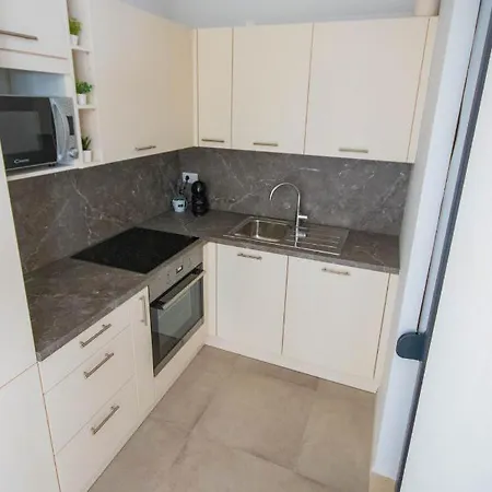 Le-lu Apartment Kastela
