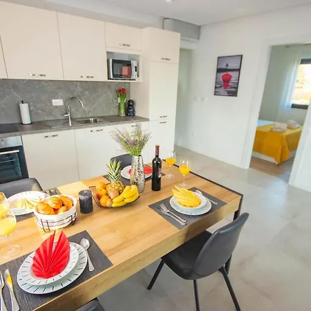 Le-lu Apartment