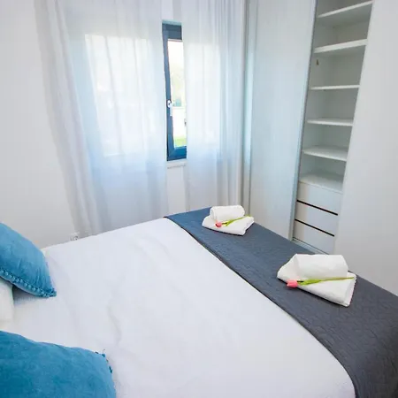 Le-lu Apartment *