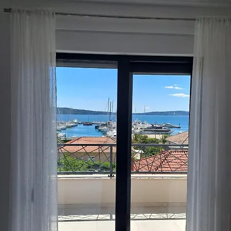 Apartament Le-lu Kaštela