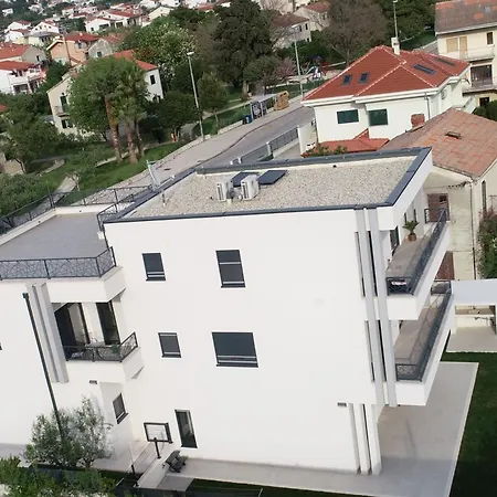 Le-lu Apartment